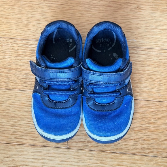 Stride Rite Blue Thompson Toddler Sneaker - Picture 2 of 4